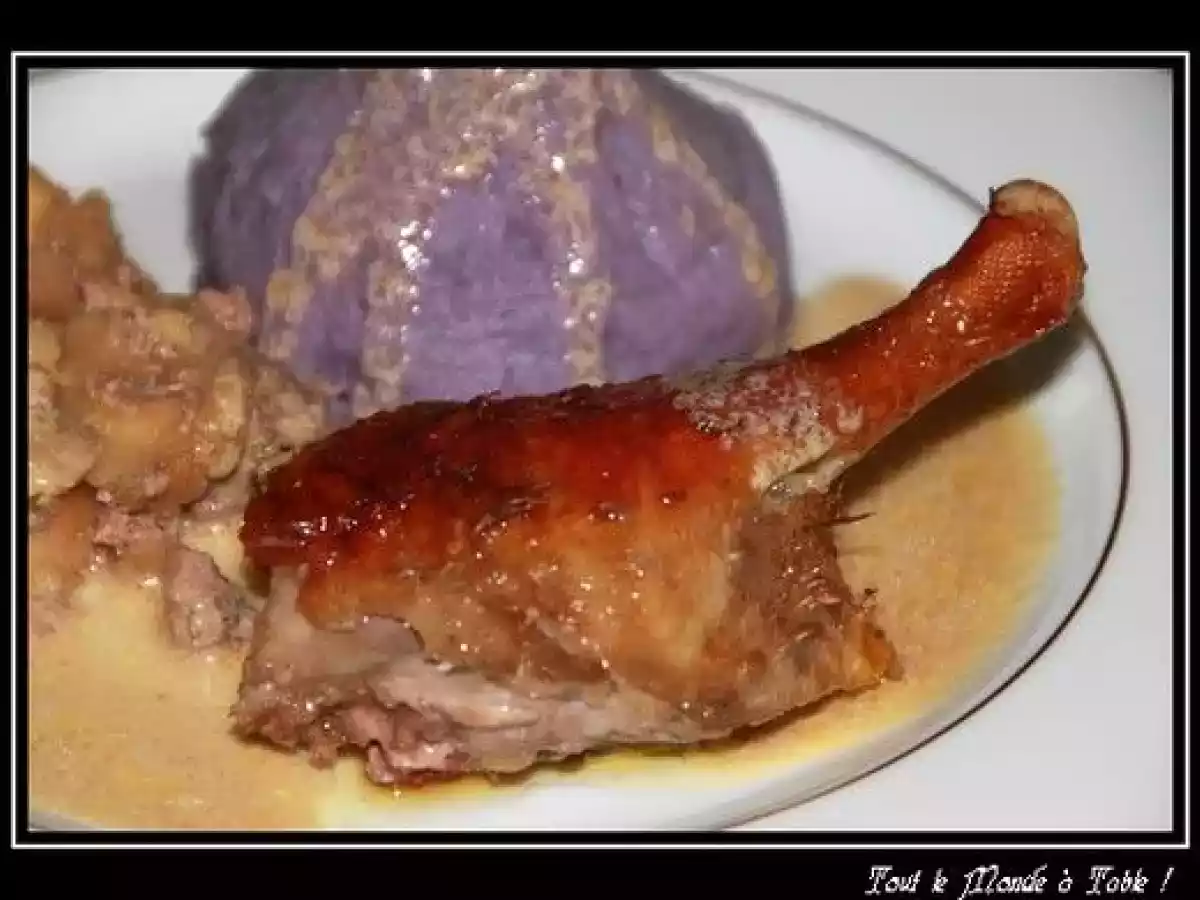 Canette au cidre farcie aux pommes et au foie gras et sa purée de vitelottes - photo 2