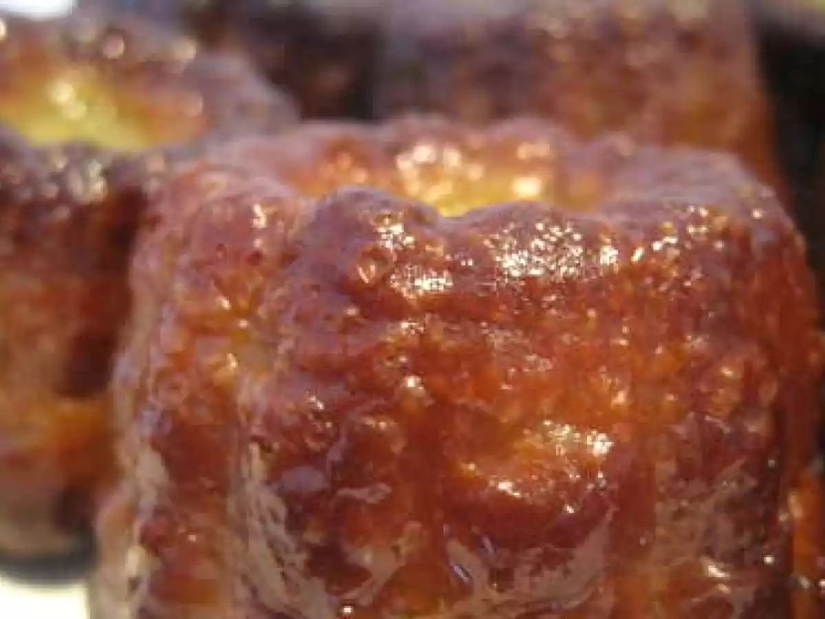 Cannelés bordelais à la pistache