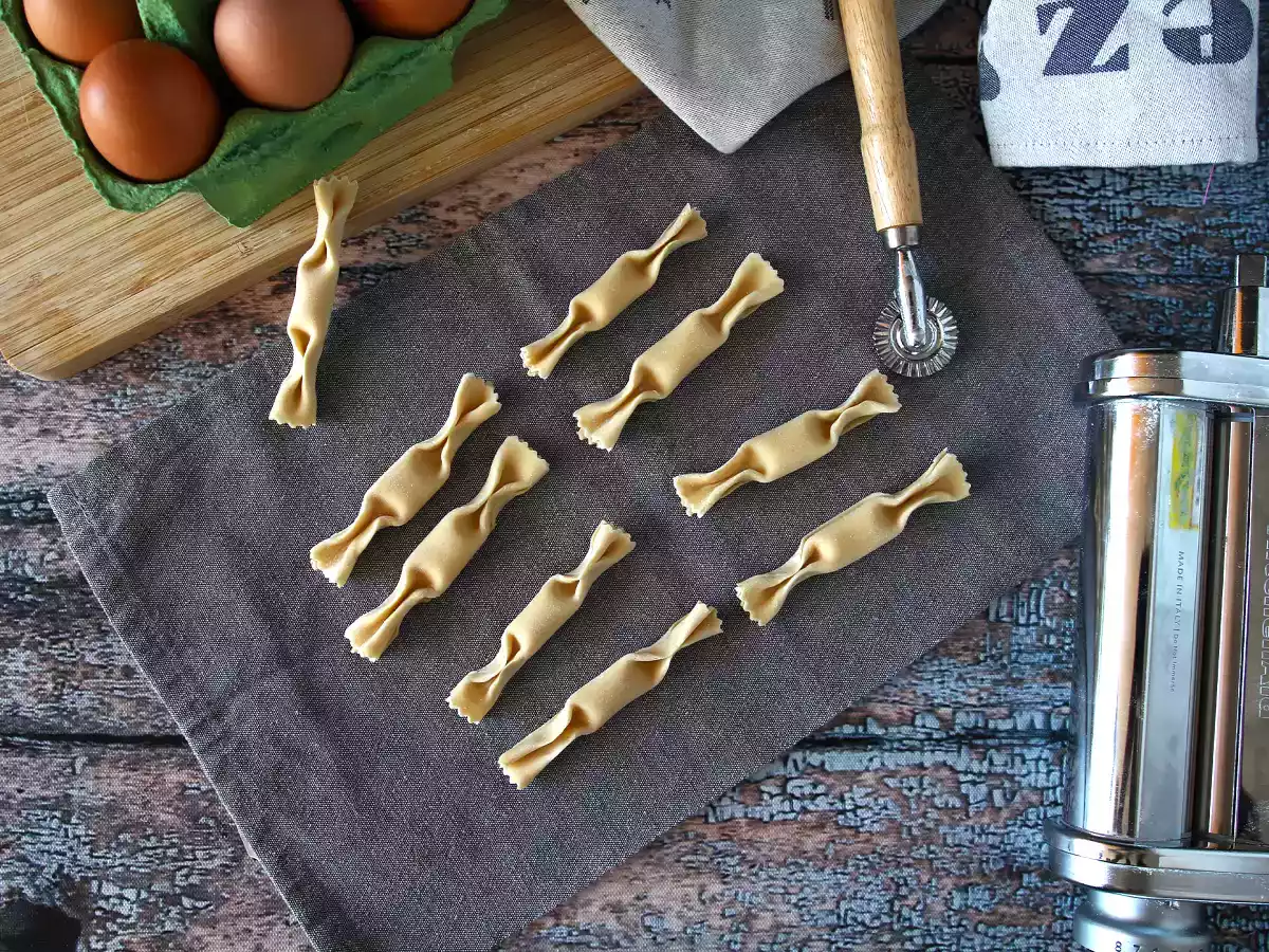 Caramelle, les ravioli en forme de bonbons, farce au potiron et à la ricotta - photo 4