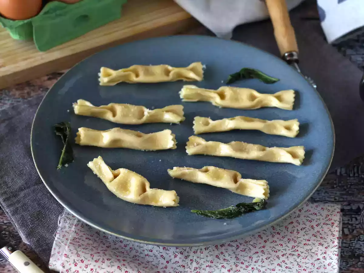 Caramelle, les ravioli en forme de bonbons, farce au potiron et à la ricotta - photo 3