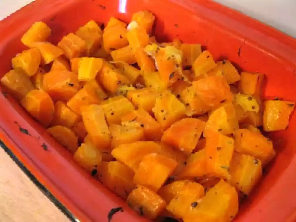 Carottes rôties à l'orange, ail et thym