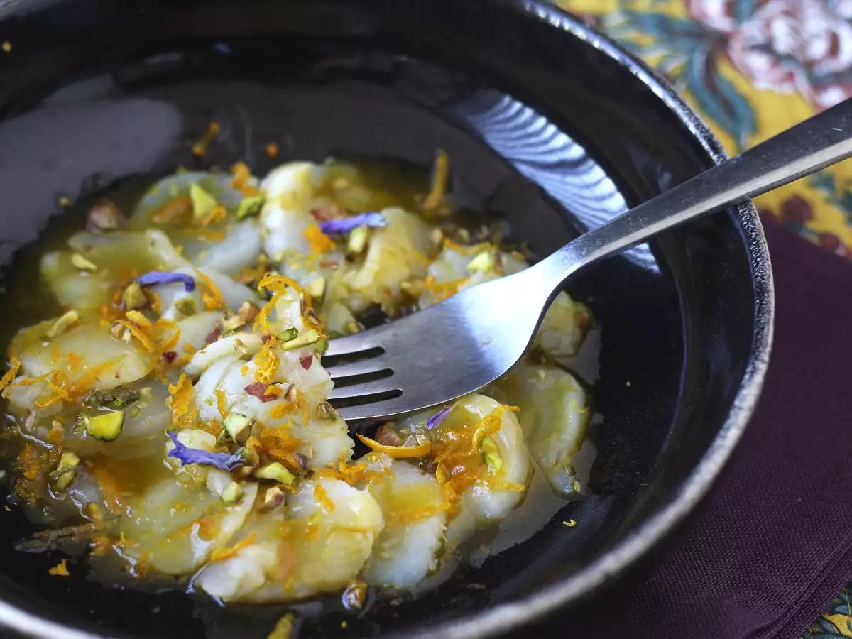 Carpaccio de coquilles Saint-Jacques, vinaigrette citronnée et pistaches - photo 2