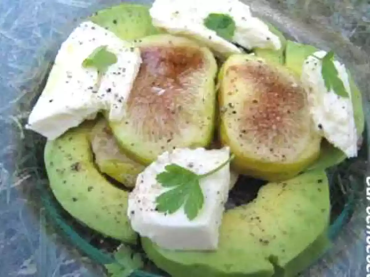 CARPACCIO DE FIGUES AVOCAT ET MOZZARELLA