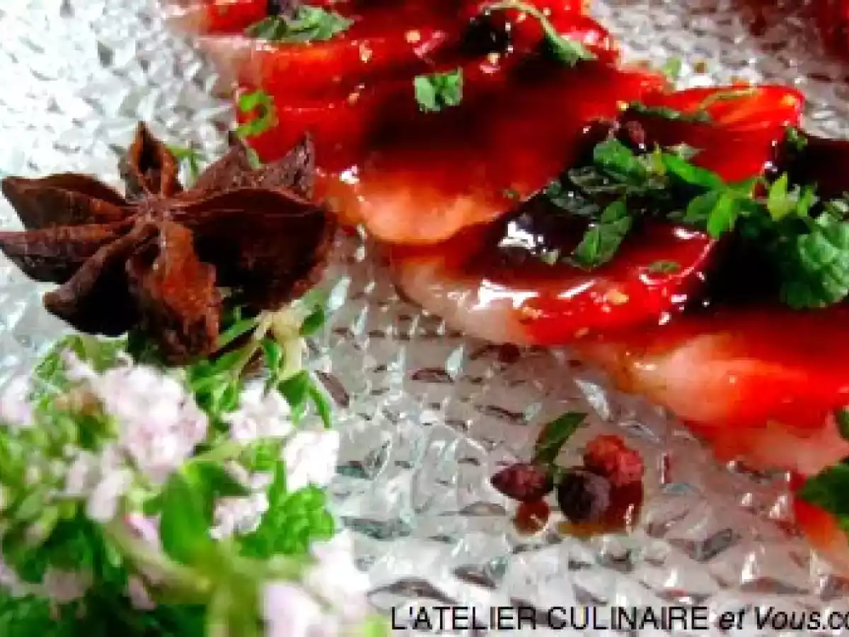 Carpaccio de fraises au poivre de Sichuan et miel balsamique