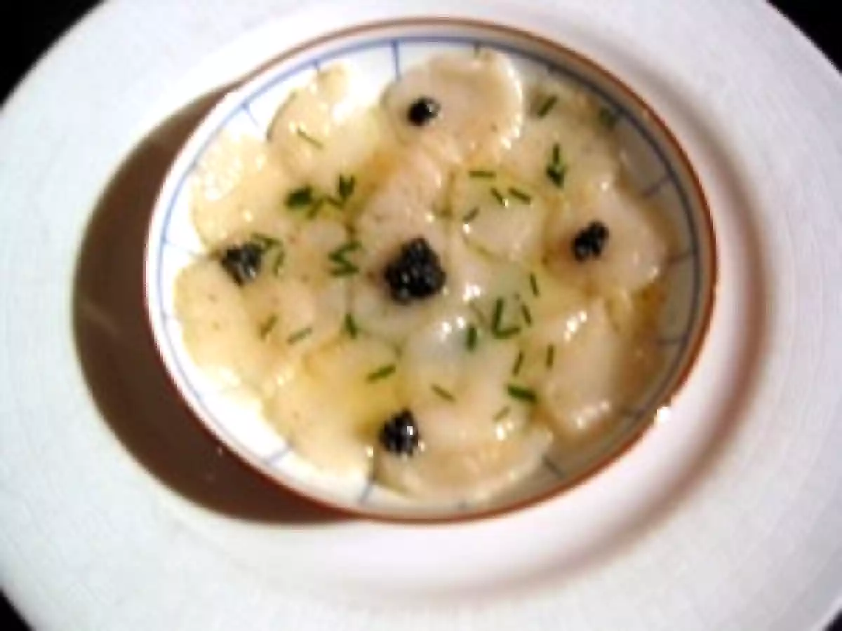 Carpaccio de saint jacques, caviar et sel fumé