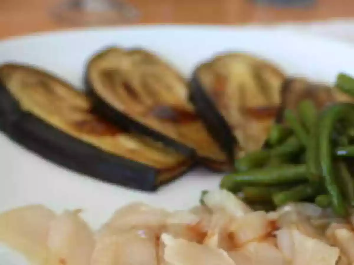 Carpaccio de Saint Jacques et aubergines grillées