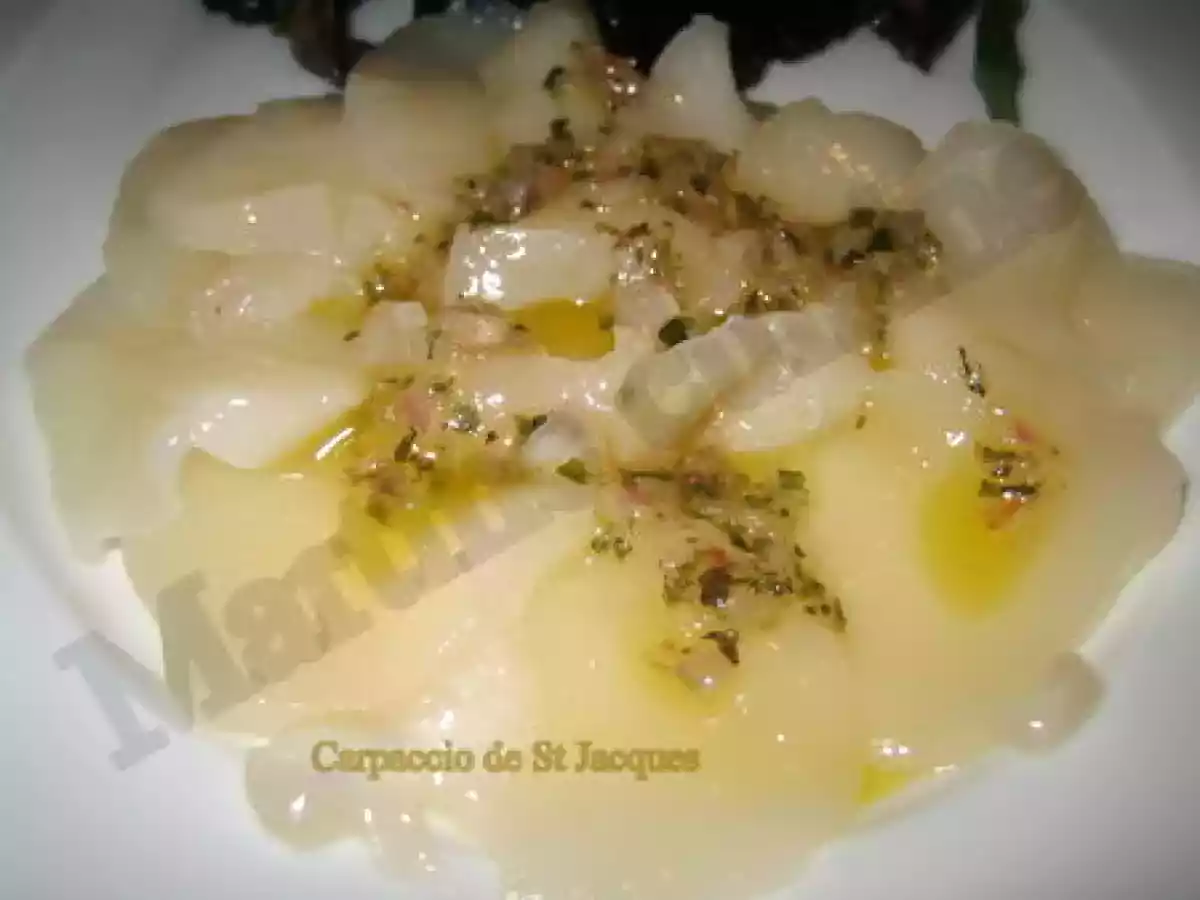 Carpaccio de st Jacques, vinaigrette de framboise