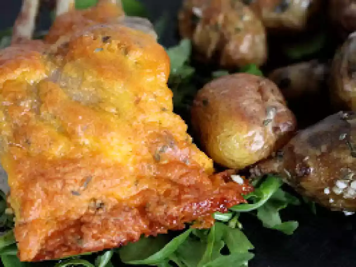 Carré d'agneau en croûte de cheddar et thym pommes de terre et topinambours au four - photo 2