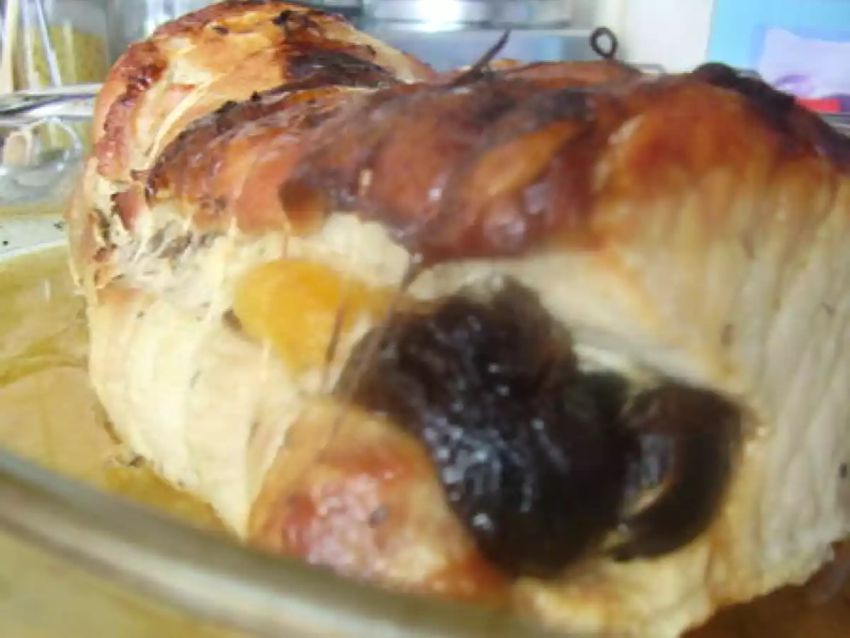 Carré de porc aux abricots secs et aux pruneaux.