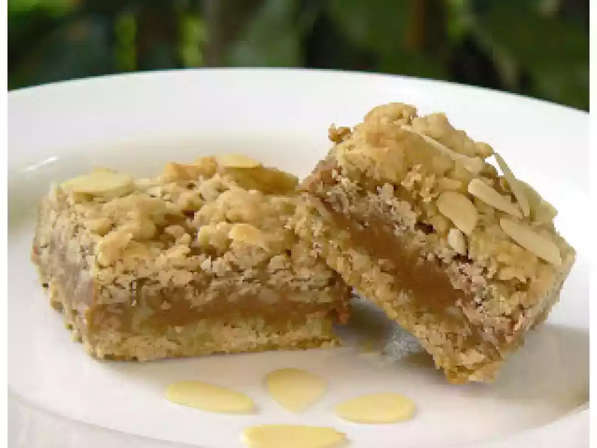 Carrés aux flocons d'avoine, au chocolat et au caramel au beurre