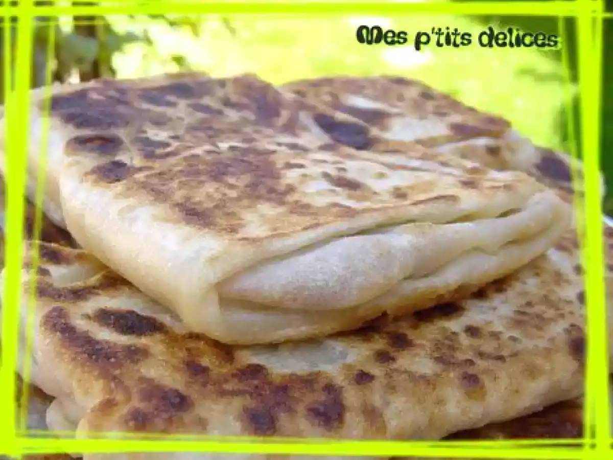 Carrés de pâte farcis(mahjouba)