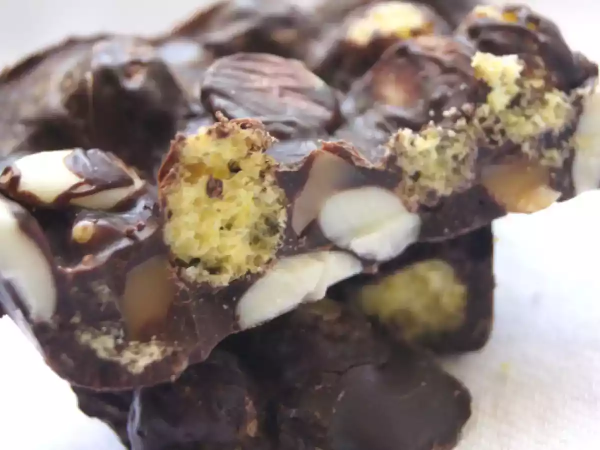 Carrés des sables aux miel pops, noisettes, chocolat blanc et caranougat