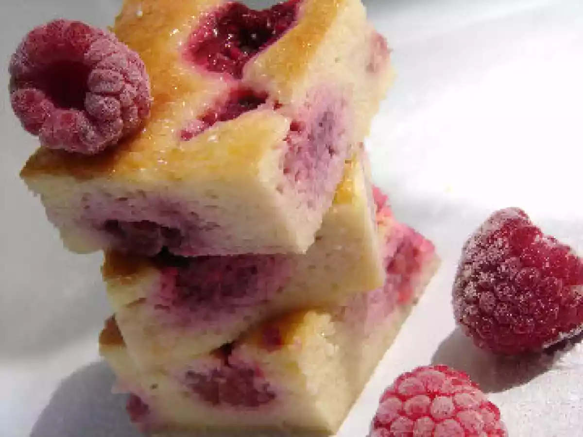 Carrés fondants aux framboises et au chocolat blanc