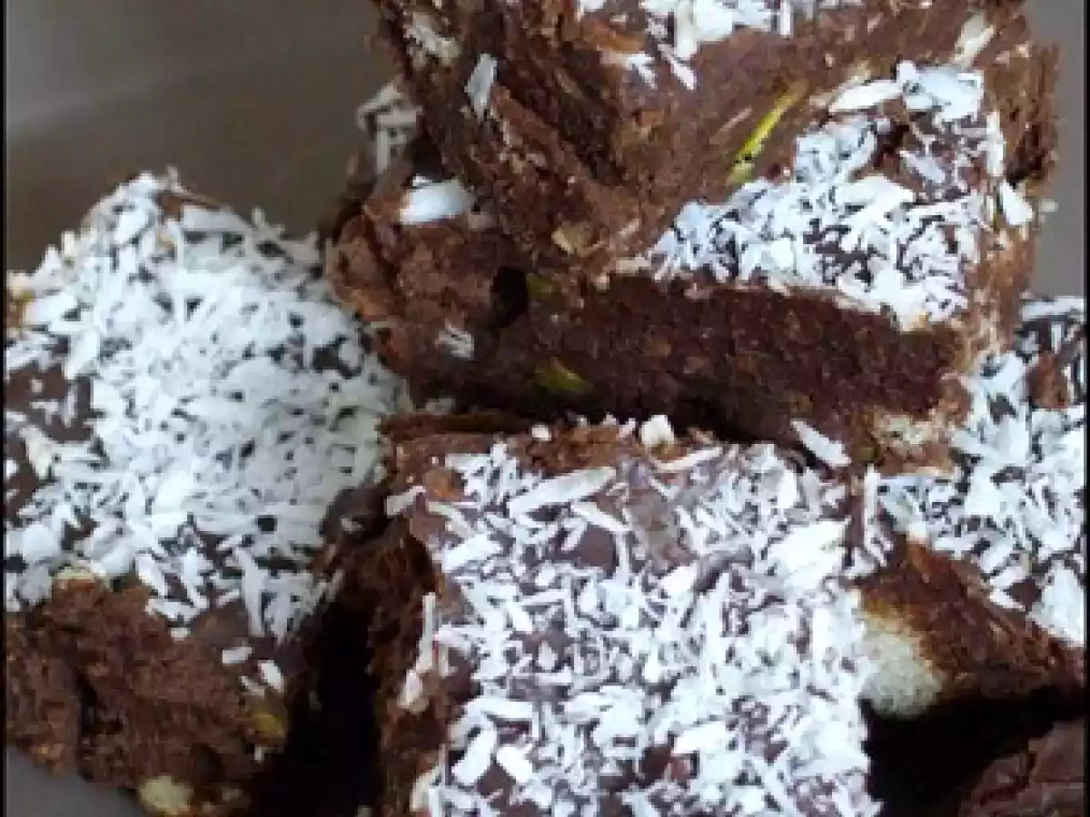 Carrés gourmands au chocolat et fruits secs sans cuisson