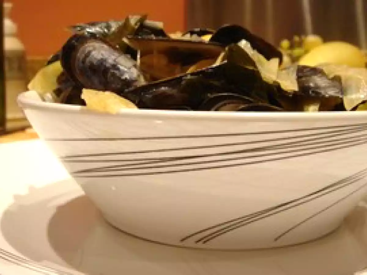 Cassolette de moules cuisinées au vin blanc