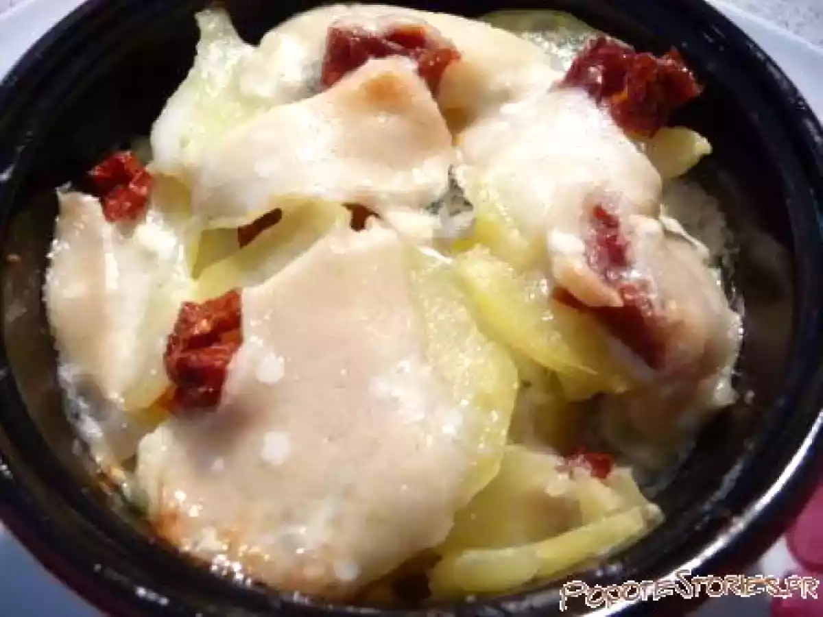 CASSOLETTES DE POMMES DE TERRE AU GORGONZOLA ET TOMATES SECHEES