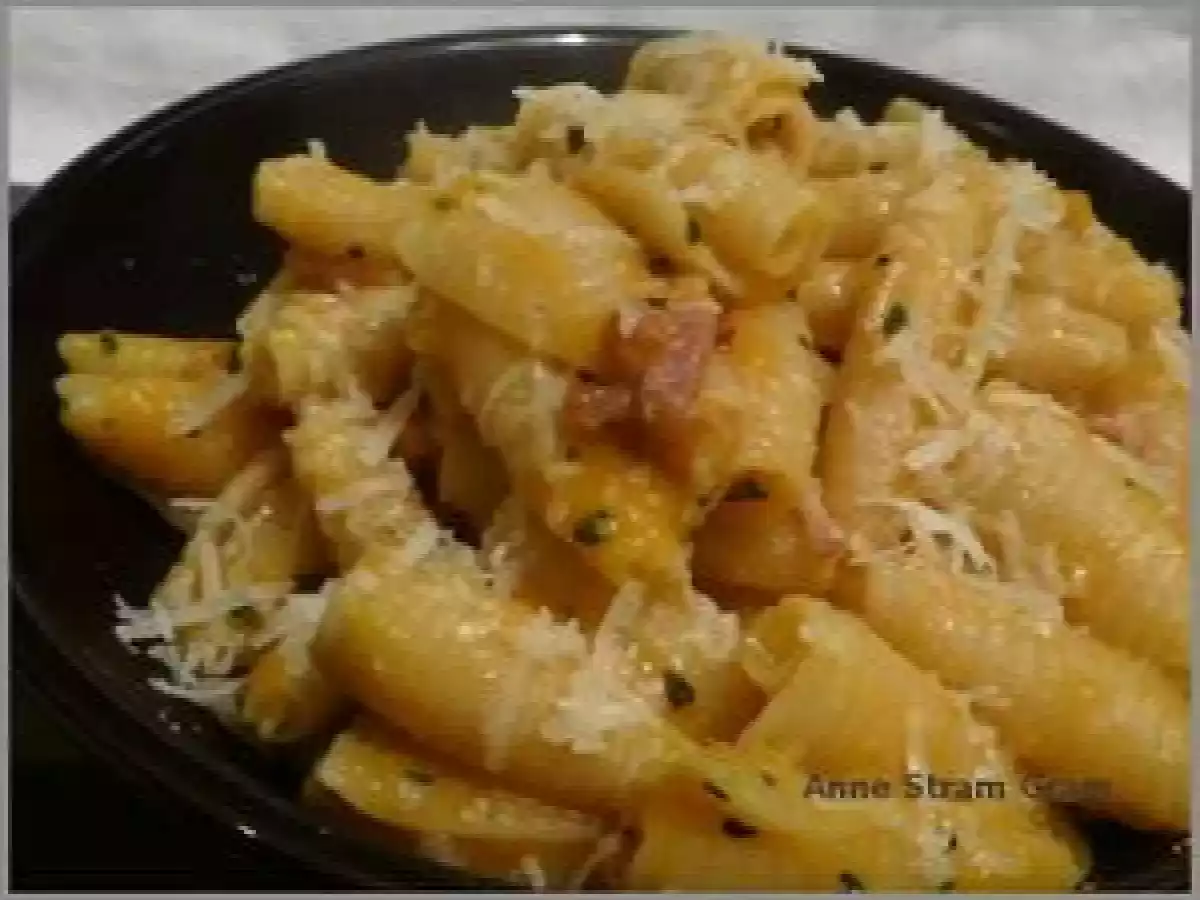 Castellane, sauce au potiron et aux lardons