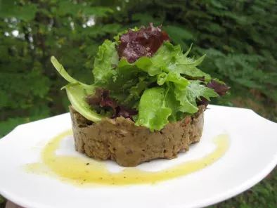 Caviar d'aubergine et jeunes pousses de salade