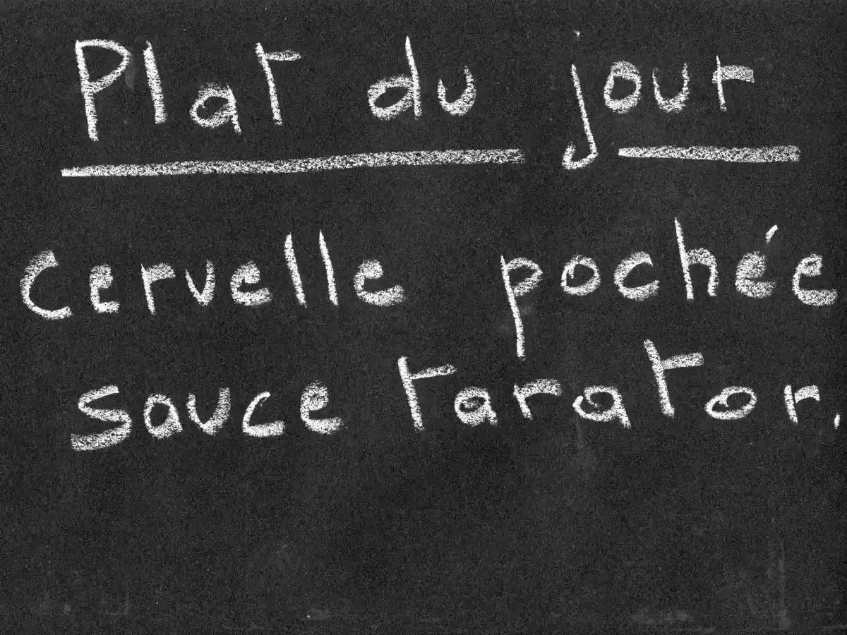 Cervelle pochée, sauce tarator