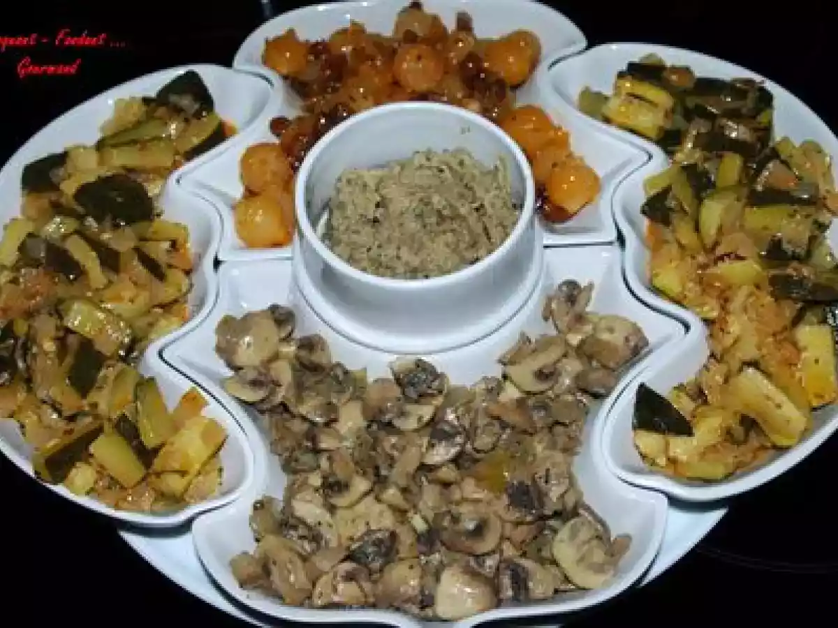 CHAMPIGNONS et PETITS OIGNONS à la GRECQUE