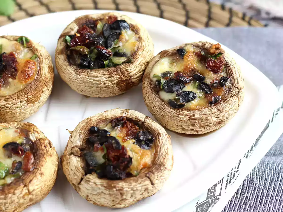 Champignons farcis et cuits au four (une bonne idée pour l'apéro)