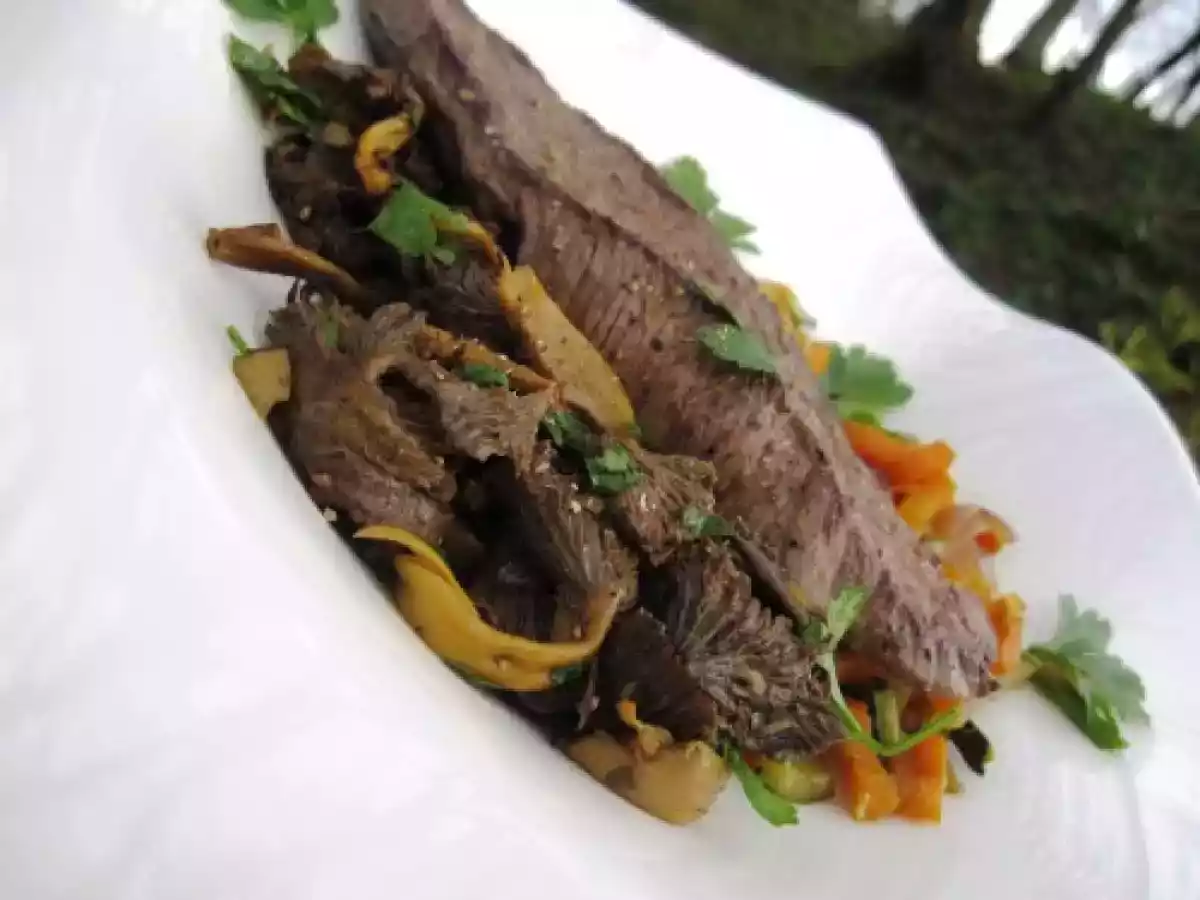 Chanterelles grises, brunoise de carottes pour accompagner une viande