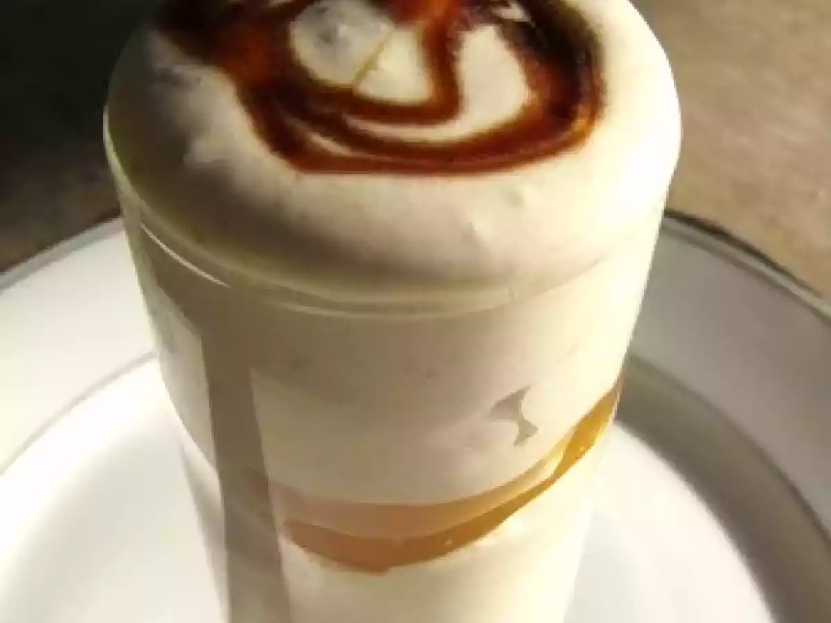 Chantilly au foie gras, gelée de fruits de la passion, sirop de coco