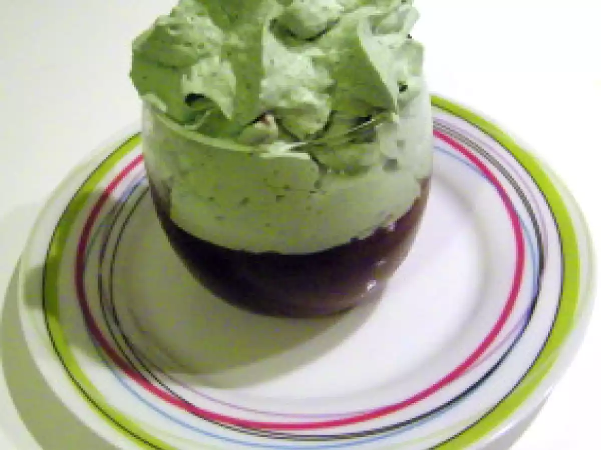 Chantilly de pistache sur ganache légère au chocolat