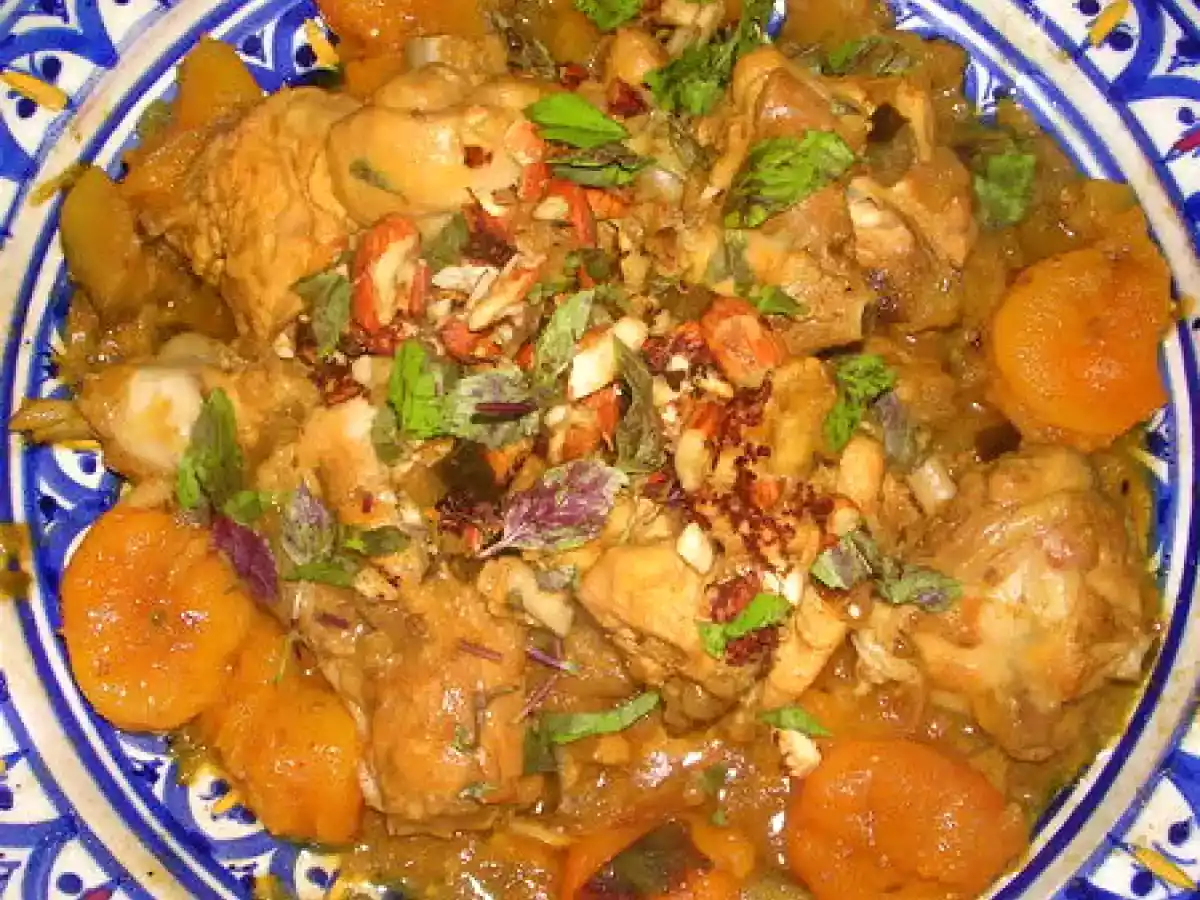Chap 2. Des amandes sans amertume...Tajine de poulet aux abricots secs et aux amandes