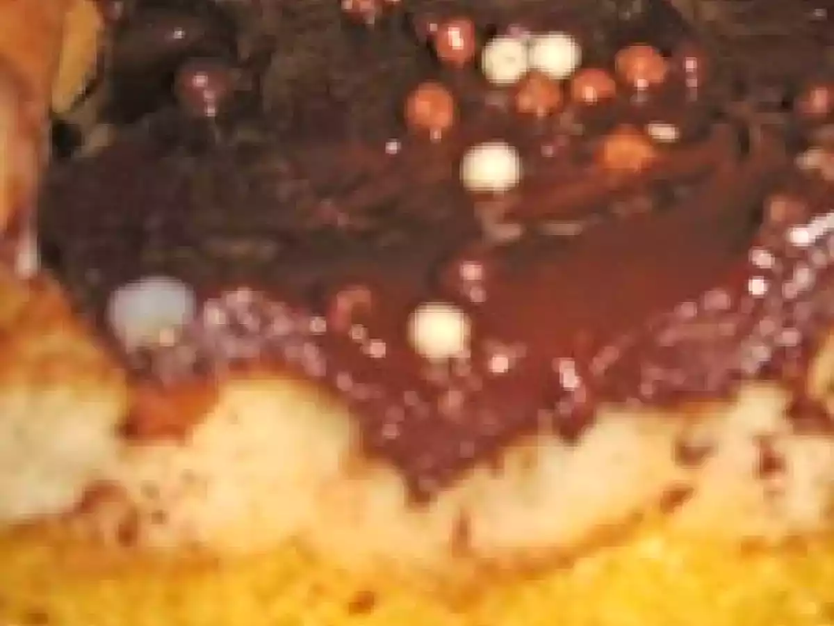 Charlotte à la frangipane ( avec un glaçage au chocolat noir intense!!!)