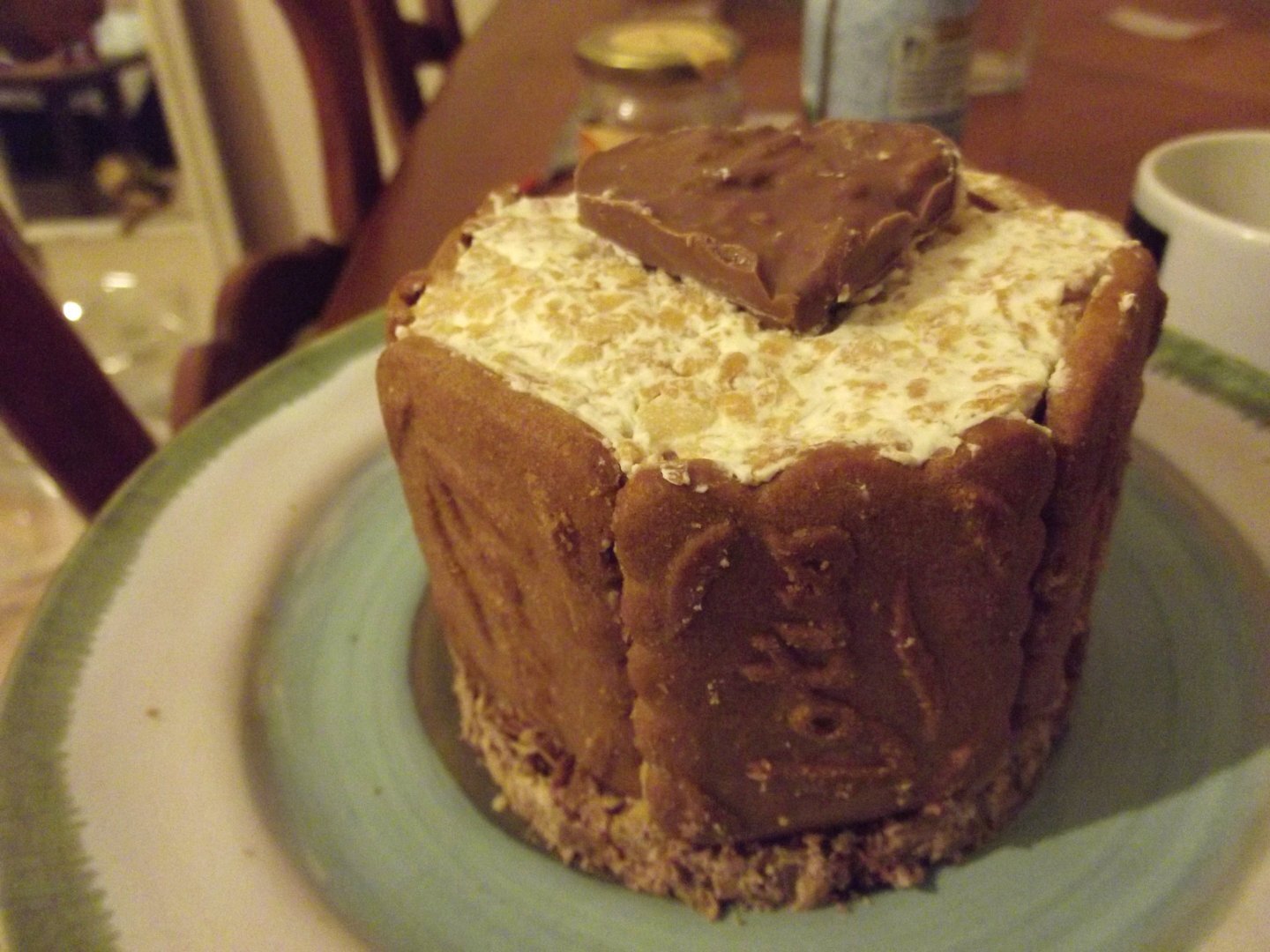 Charlotte à la mousse de crêpes dentelles et caramel au