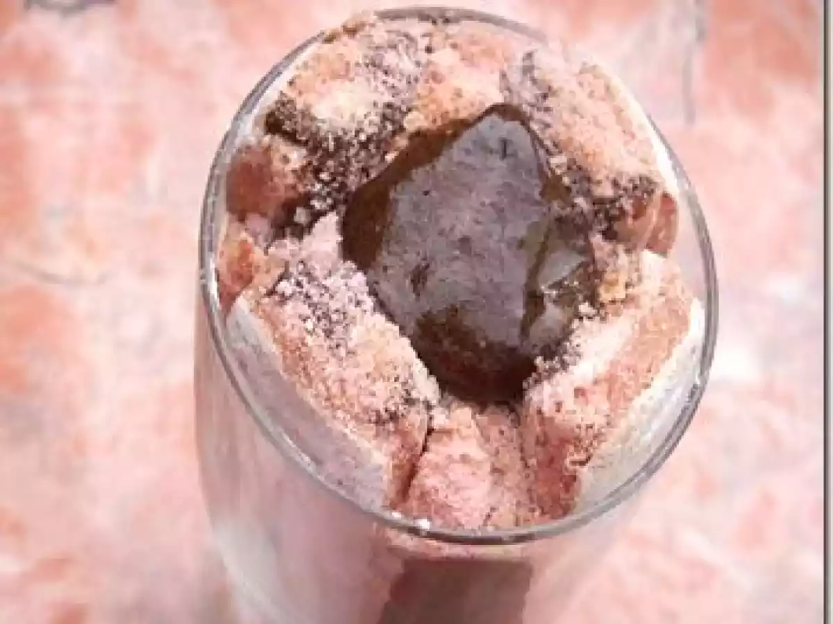 CHARLOTTE AU CHOCOLAT ET BISCUITS ROSES A MA FAçON - photo 2