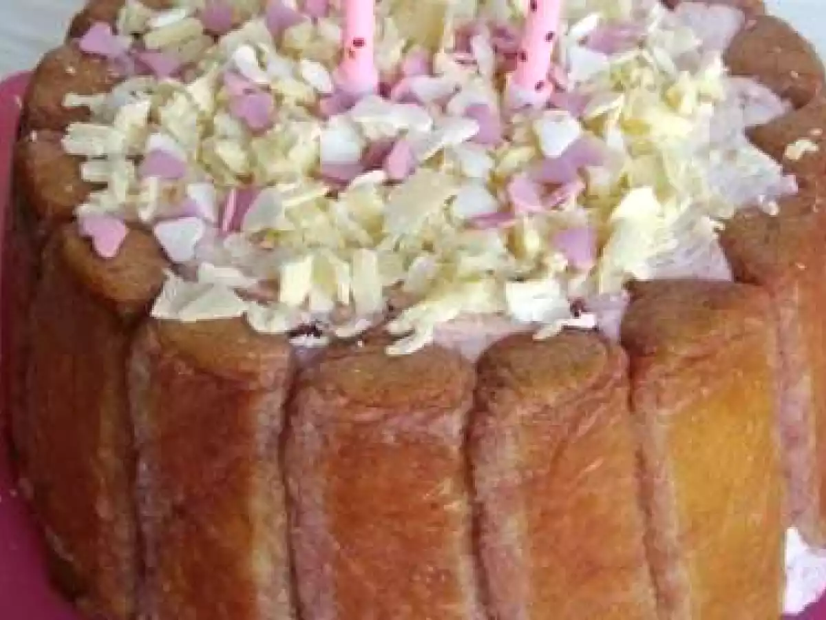 Charlotte aux framboises, eau de rose et chocolat blanc