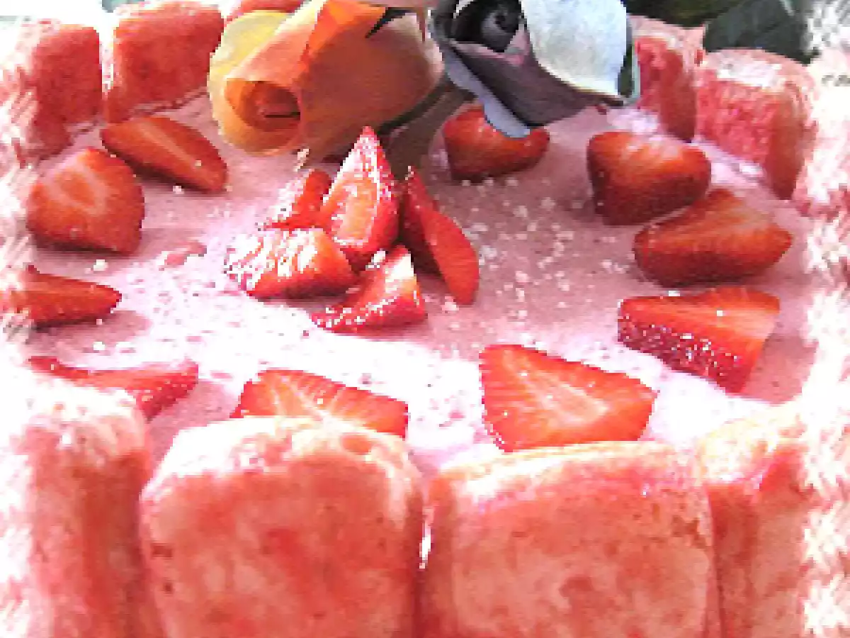 Charlotte tout rose fraises et biscuits de Reims - photo 2