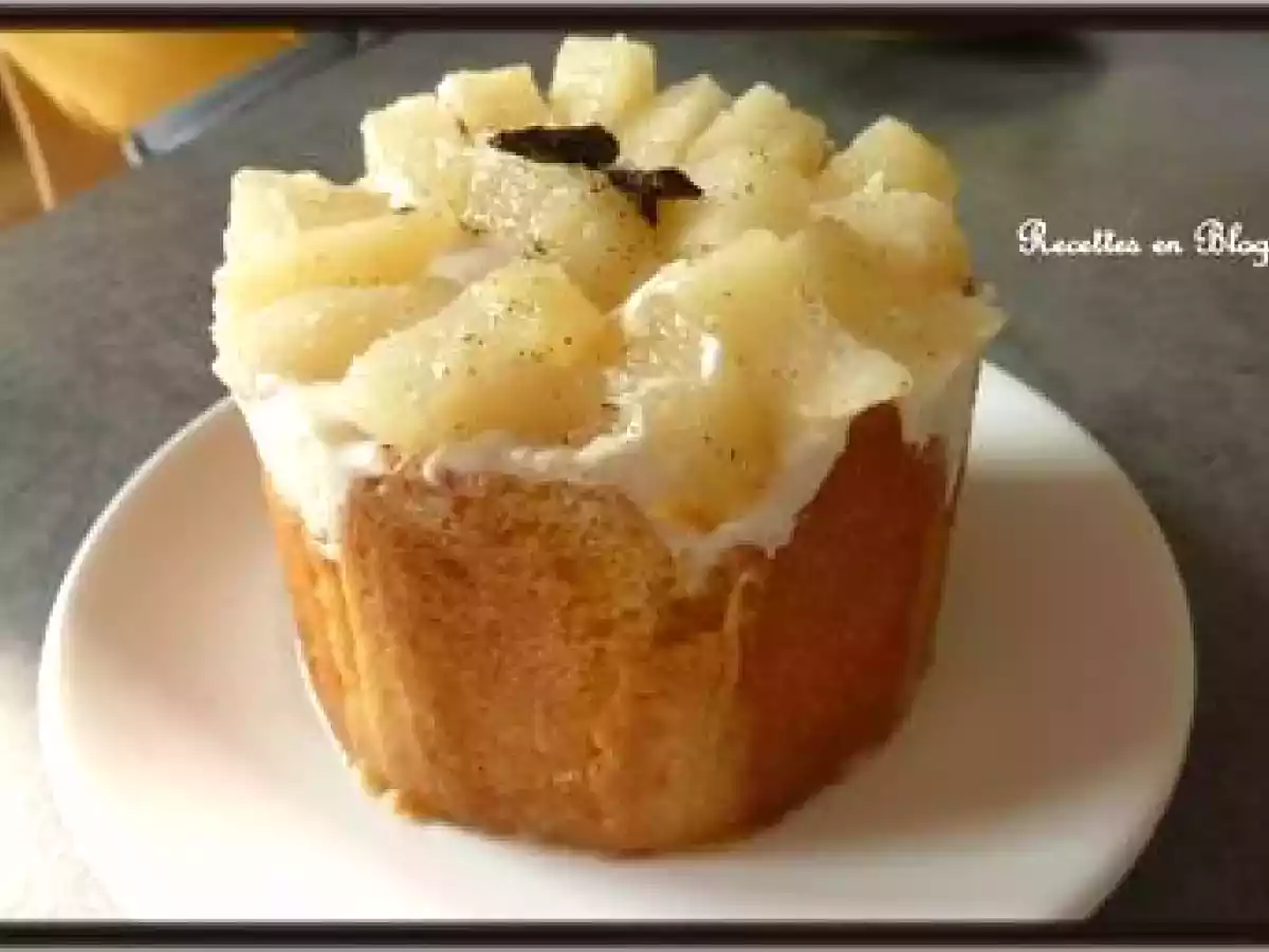 CHARLOTTES AUX POIRES, VANILLE ET PETITS SUISSES