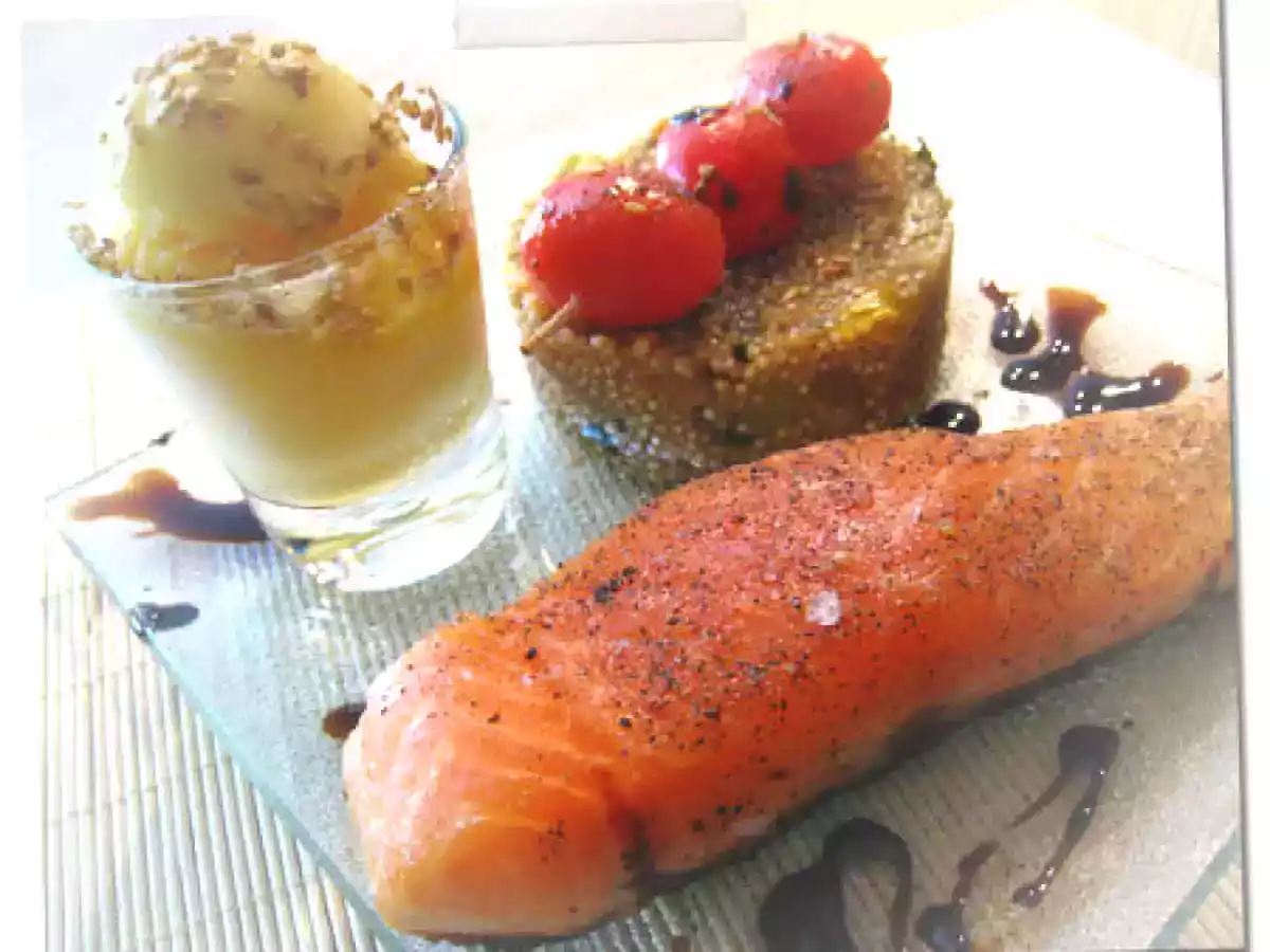 Chaud-froid de saumon mi-cuit et sorbet à l'orange, quinoa aux légumes sautés