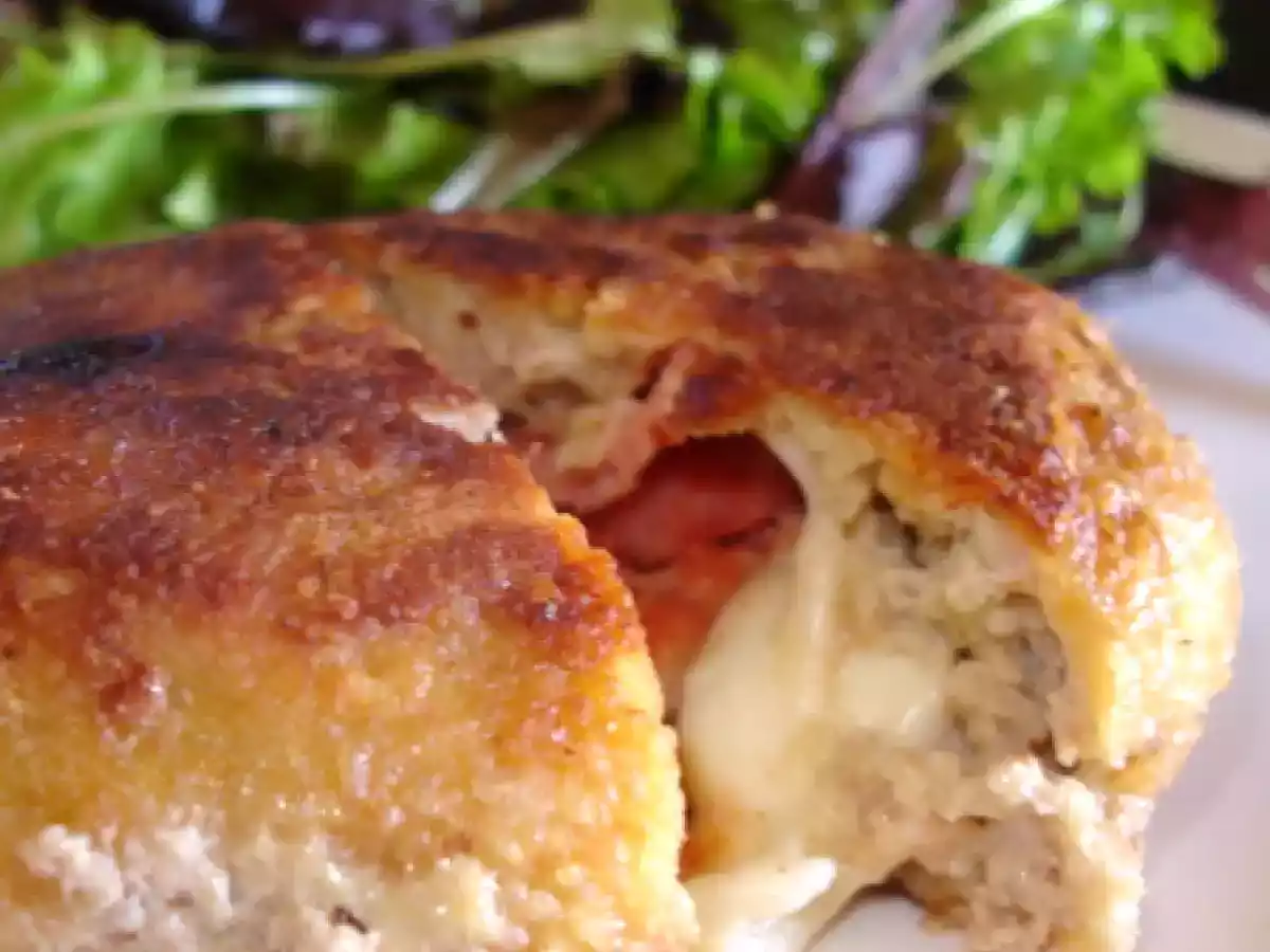 CHAUSSON DE VEAU HACHE A LA MOZZARELLA COULANTE