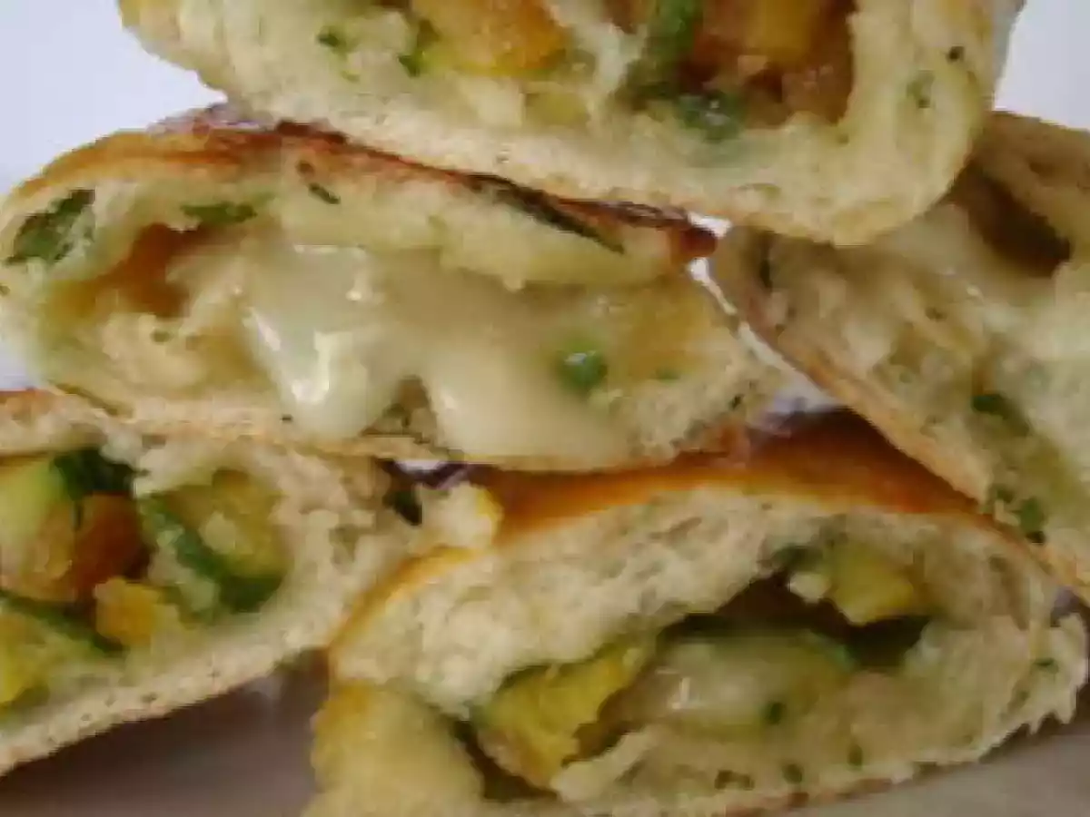 Chaussons aux courgettes, chèvre, miel et abricots secs - photo 3