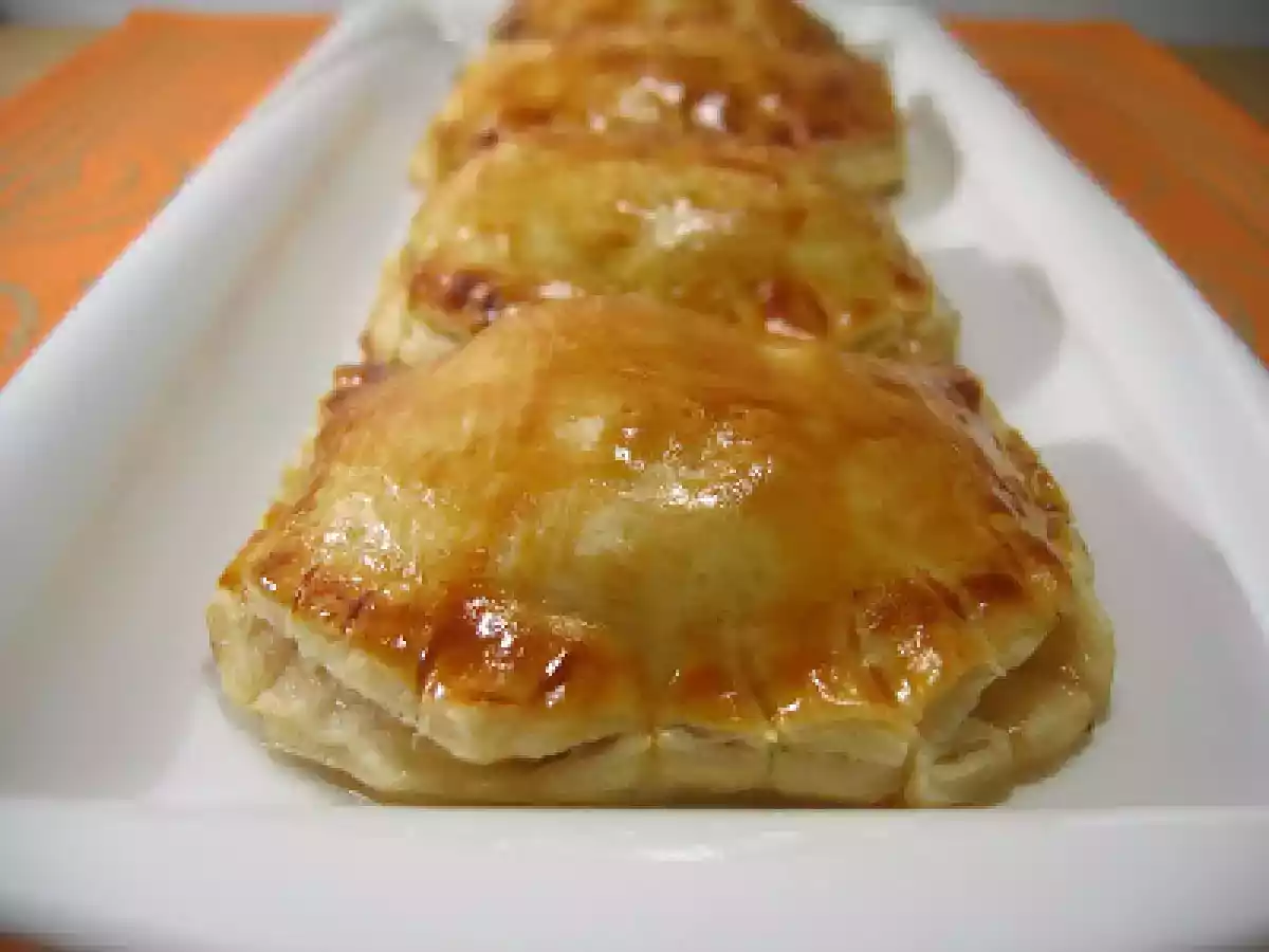 Chaussons aux prunes, raisins de Corinthe & mélange d'épices