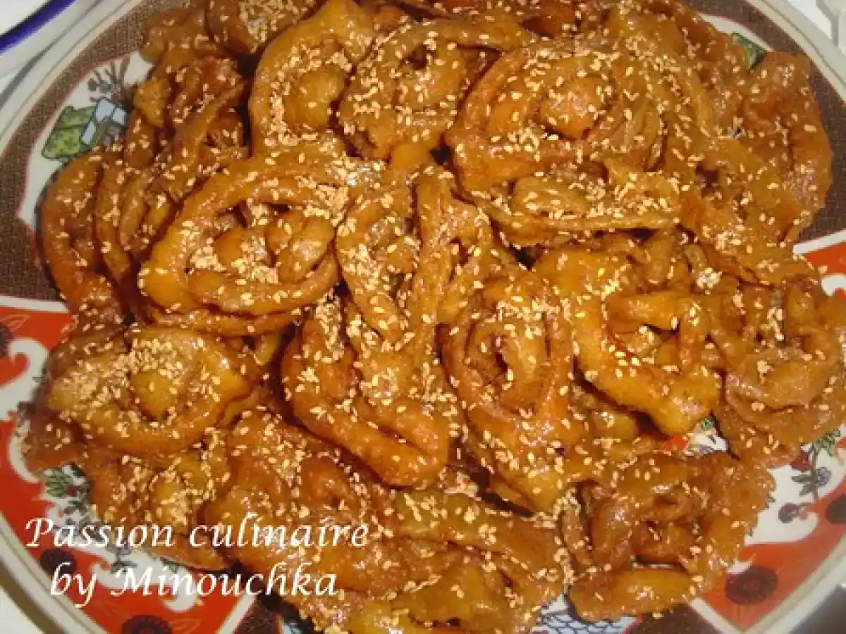 Chebbakia Marocaine : Roses de sable au miel et sésame (en étapes)