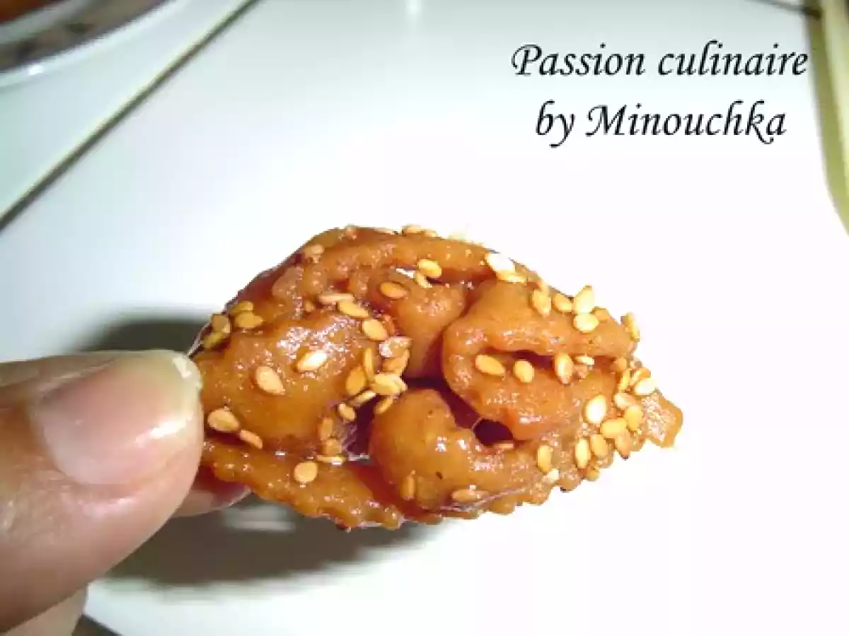 Chebbakia Marocaine : Roses de sable au miel et sésame (en étapes) - photo 2