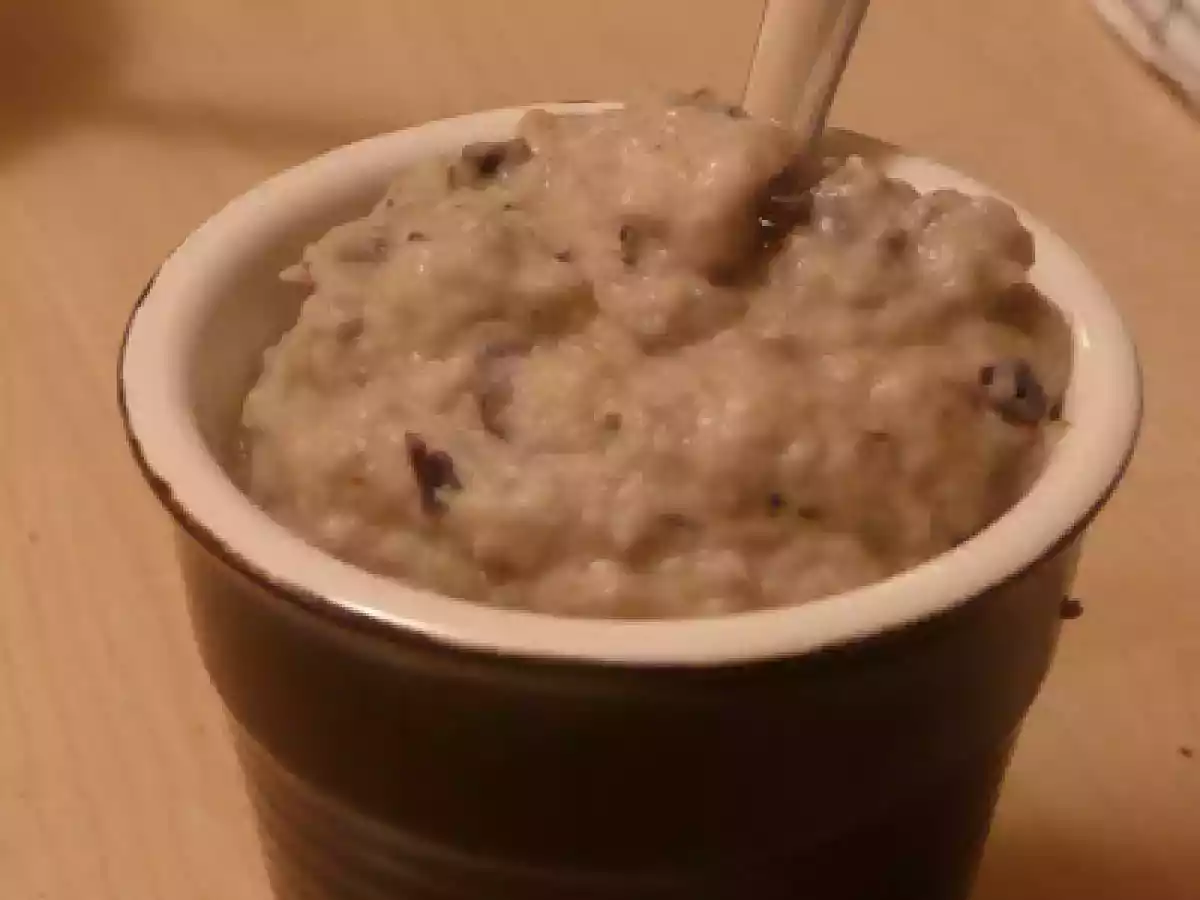 Cheese naan et petites sauces en accompagnement