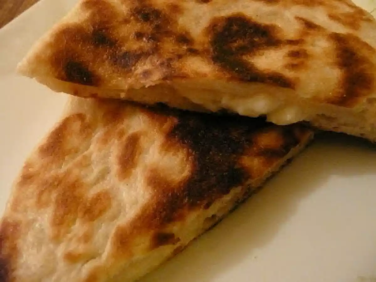 Cheese naan et petites sauces en accompagnement - photo 2