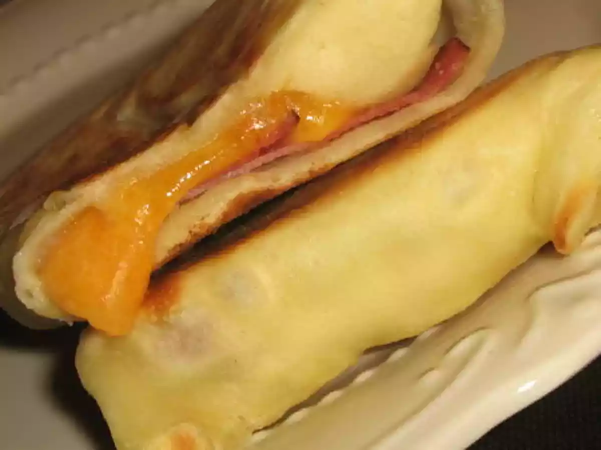 Cheese naan ( jambon-cheddar)