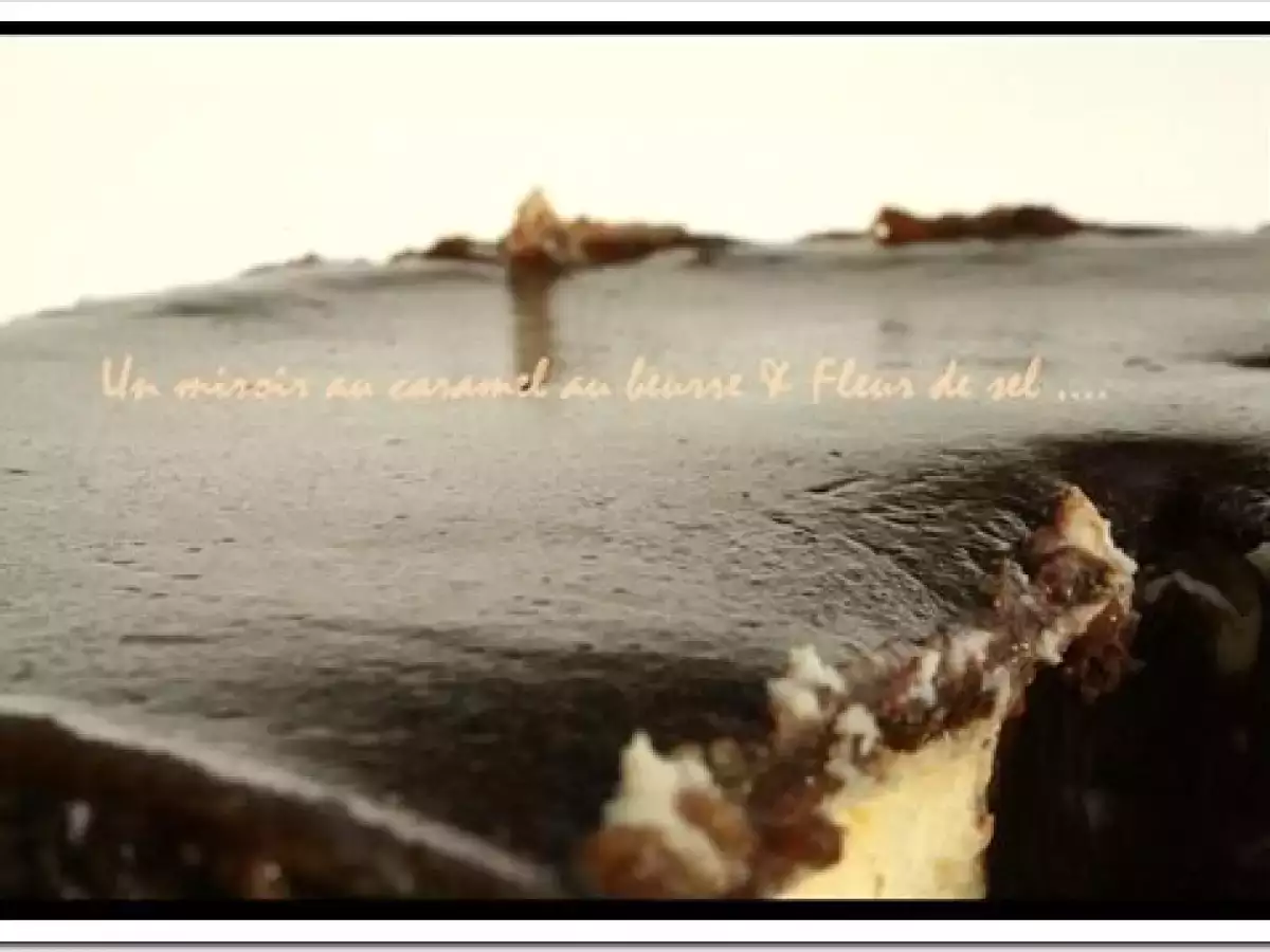 Cheesecake au chocolat noir, au chocolat blanc et son miroir de caramel au beurre - photo 3