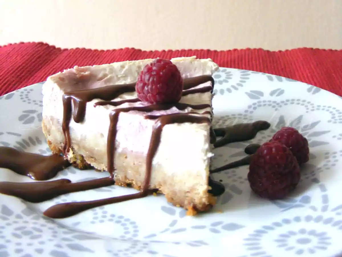 Cheesecake coco-framboises et son coulis de chocolat noir