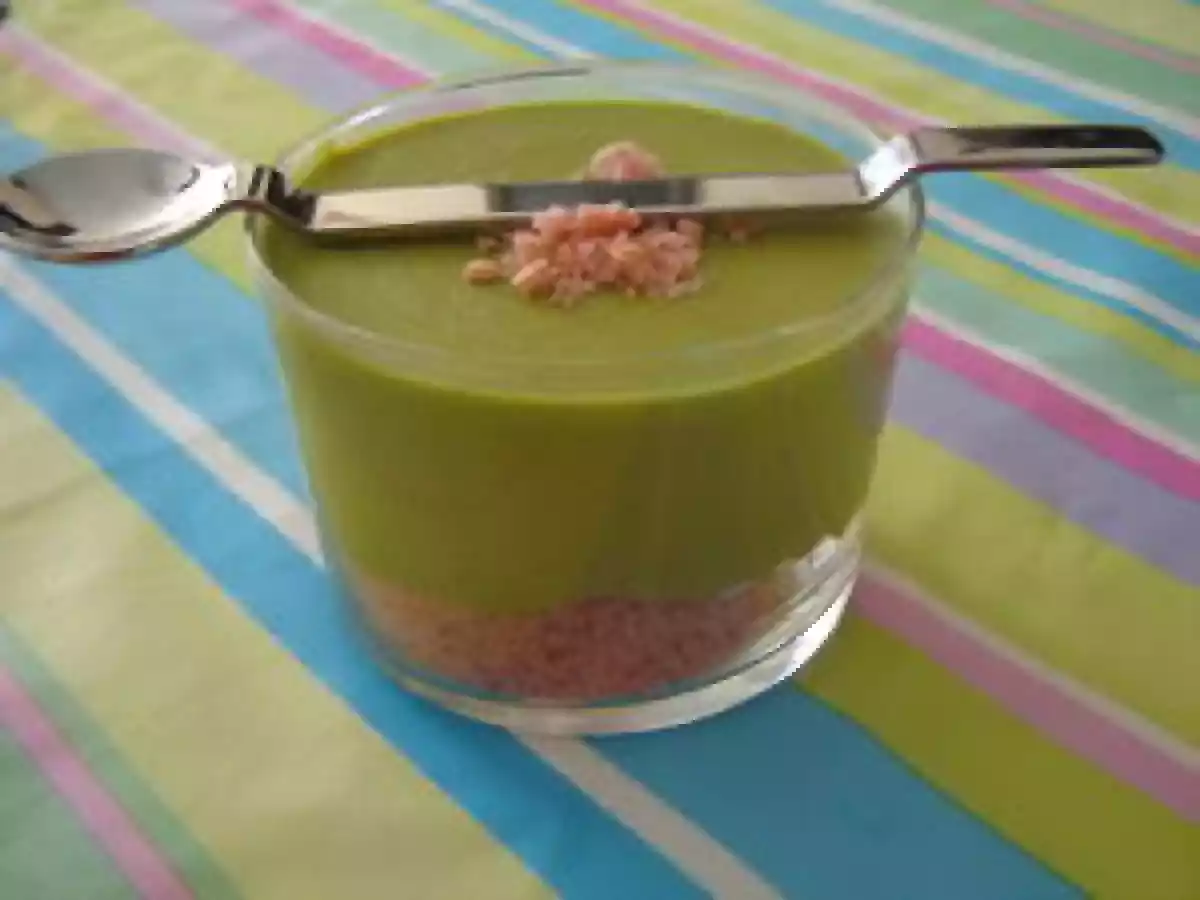 Cheesecake en verrines à la pistache et aux biscuits de Reims