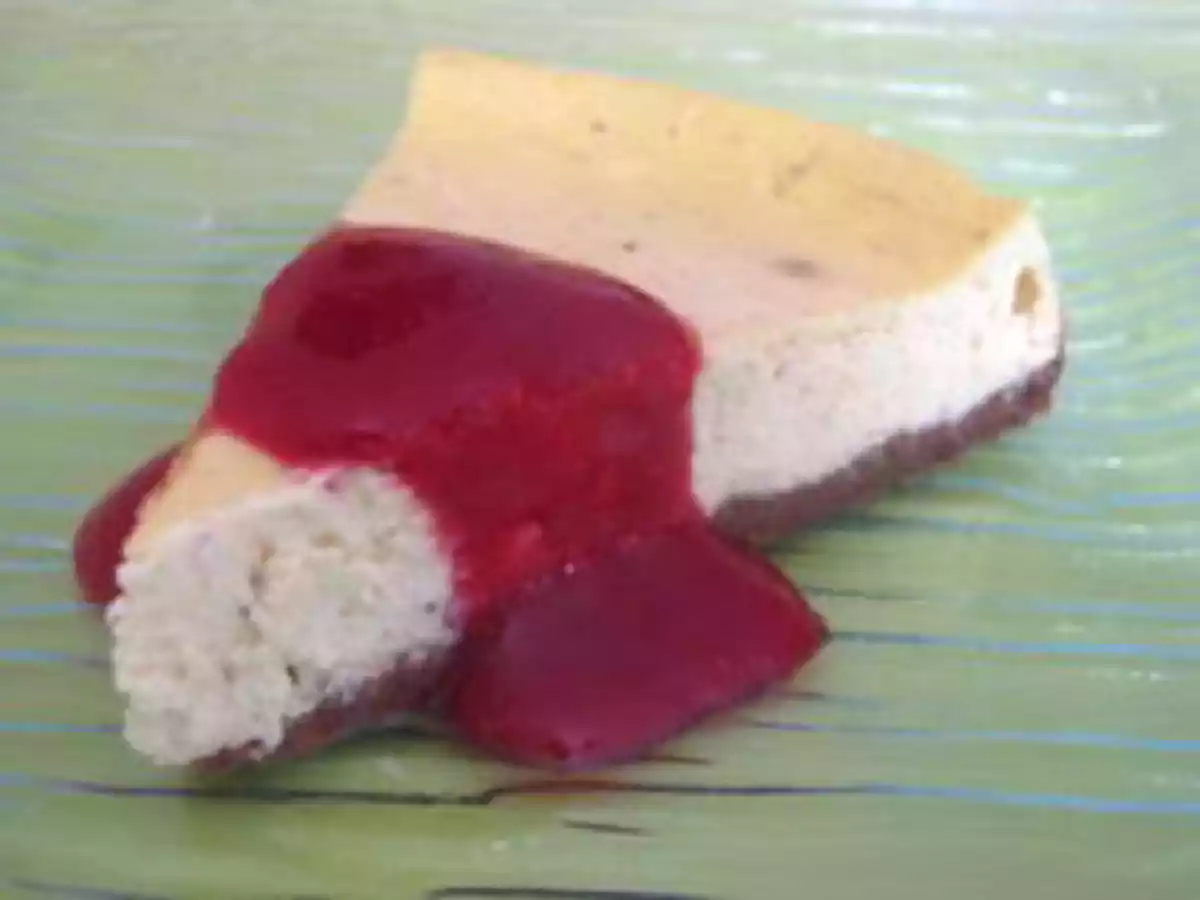 Cheesecake vanille et coulis de framboises
