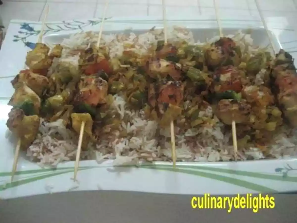 Chich-taouk et son riz a la vermicelle accompagne' de legumes sautes - photo 3