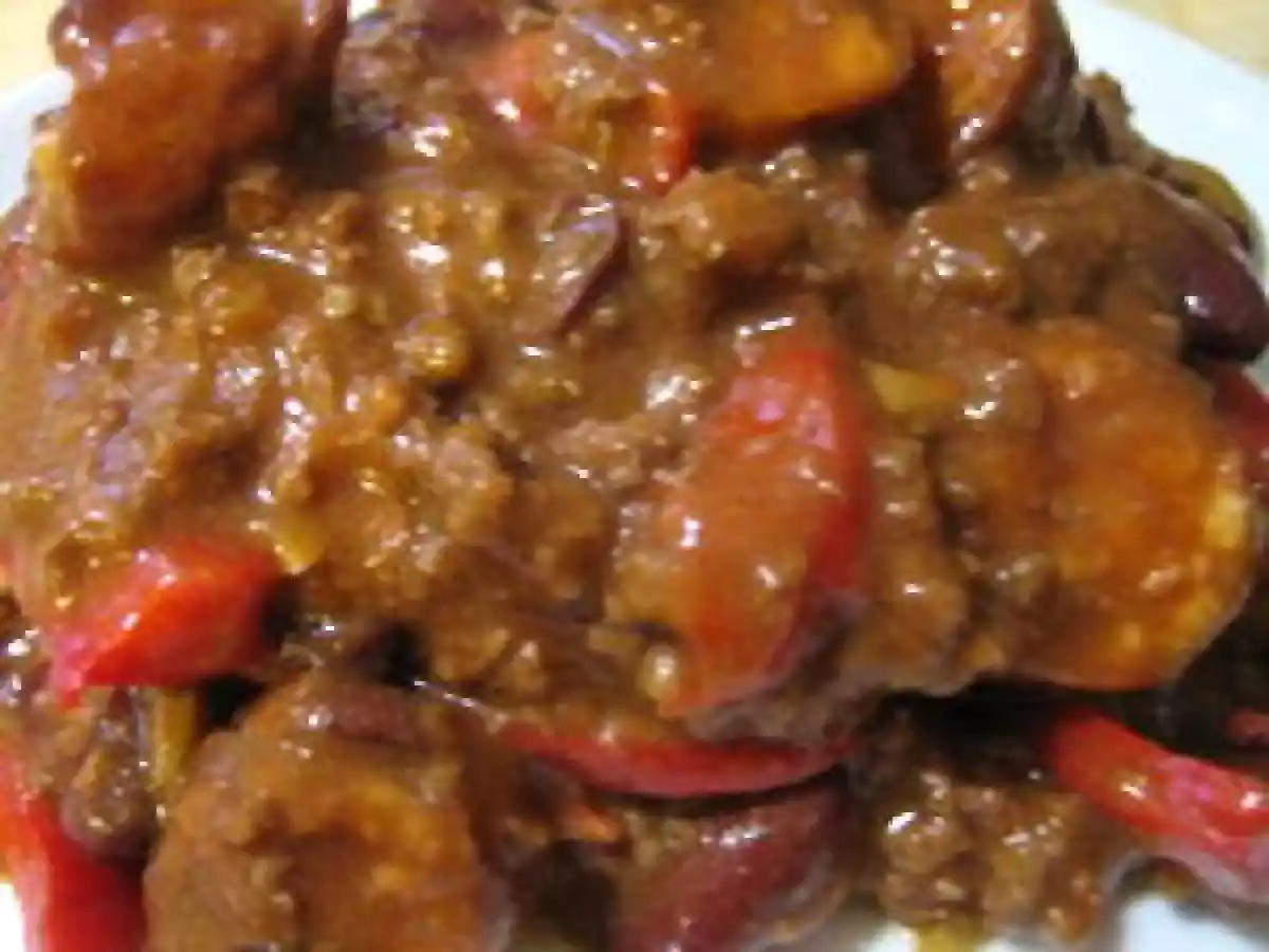 Chili con carne avec des saucisses fumées